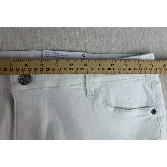 NWT Liz Claiborne Sara Short Mid Rise Bermuda Shorts Sz 16 White Slimming Flex - Picture 5 of 9